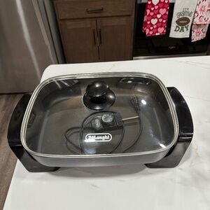 DeLonghi Electric Skillet with tempered glass lid BG45